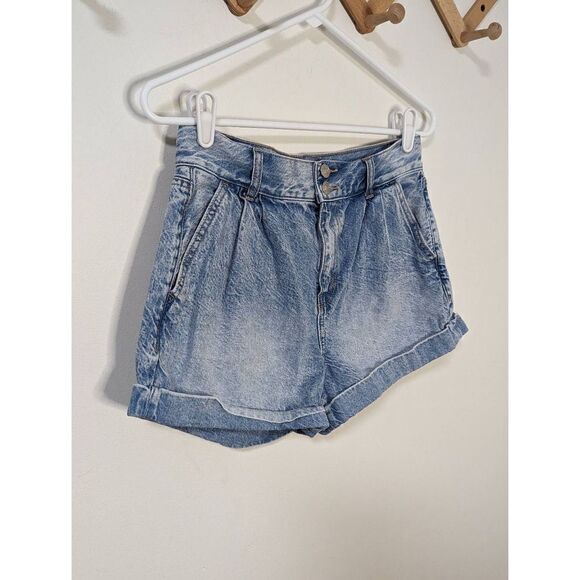 American Eagle Outfitters Mom Short Light Wash Double Button Shorts - Size 6 - Picture 2 of 7
